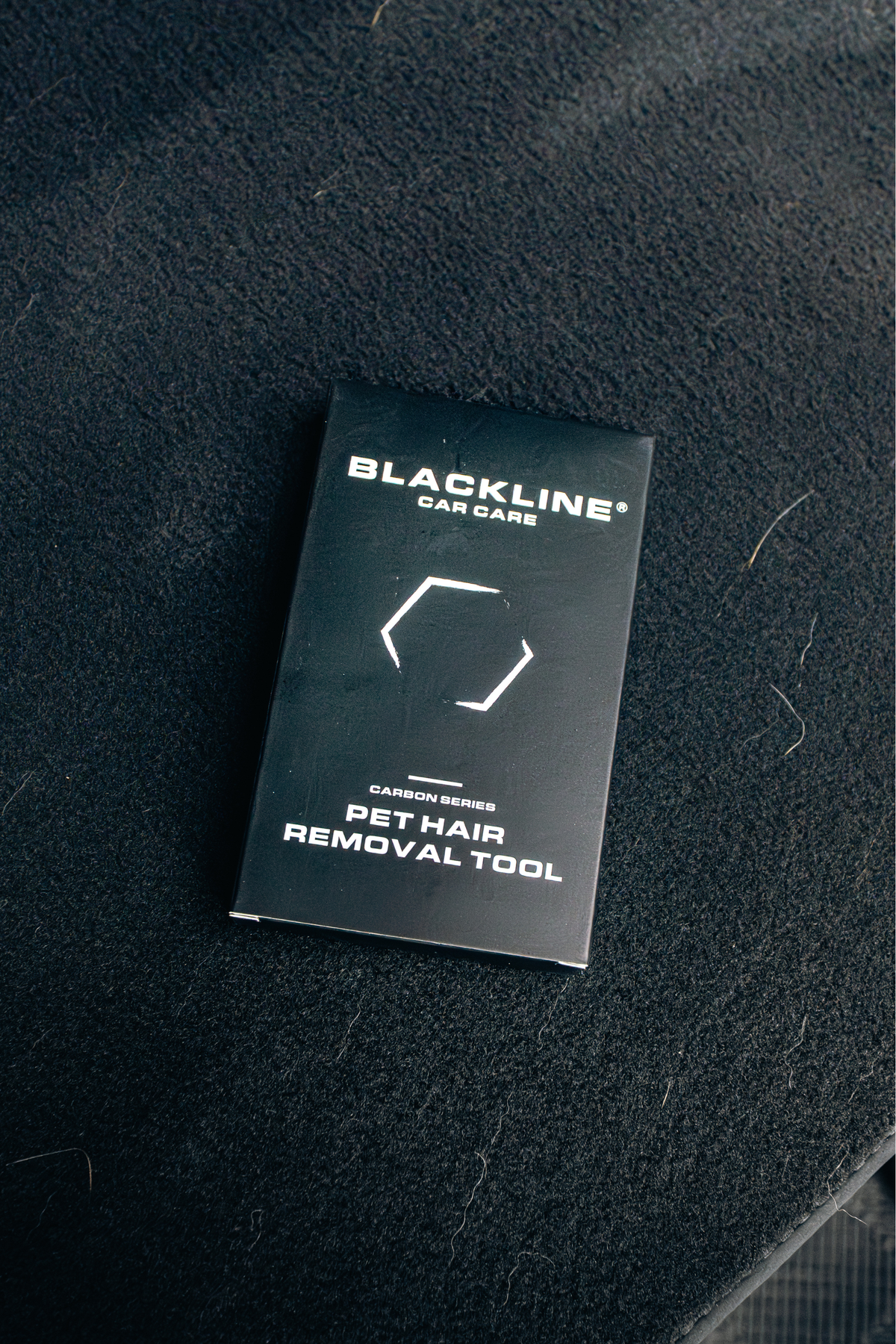 Compact BLACKLINE fur remover brush for carpet, furniture and car interiors